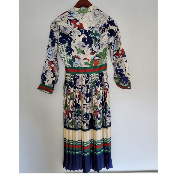 🎈SOLD 🎈NWT Tie Neck Printed Midi  Floral Dress in S - Picture 3 of 15